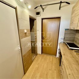 Slnečná garsónka s loggiou v bratislavskej Petržalke, 22 m2