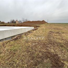 TUreality ponúka na predaj pozemok v Martine nad Žitavou, 830m2