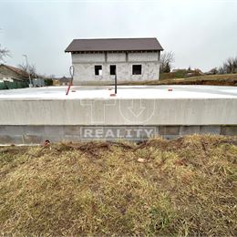 TUreality ponúka na predaj pozemok v Martine nad Žitavou, 830m2
