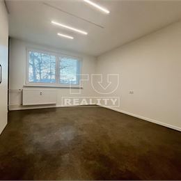 Kompletne zrekonštruovaný veľký 3-izbový byt s balkónom v obľúbenom meste v Pezinku, 84 m2