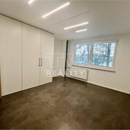 Kompletne zrekonštruovaný veľký 3-izbový byt s balkónom v obľúbenom meste v Pezinku, 84 m2