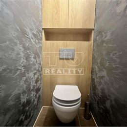 Kompletne zrekonštruovaný veľký 3-izbový byt s balkónom v obľúbenom meste v Pezinku, 84 m2