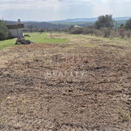 Na predaj rekreačný pozemok 700 m2 vo vinohradníckej oblasti v Hronskom Beňadiku