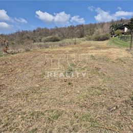Na predaj rekreačný pozemok 700 m2 vo vinohradníckej oblasti v Hronskom Beňadiku