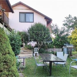 NA PREDAJ RODINNÝ DOM - SKLAKA NAD VÁHOM, VHODNÉ NA PODNIKANIE I BÝVANIE, POZEMOK 1072 m2, SUPER INVESTÍCIA,