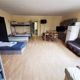 NA PREDAJ RODINNÝ DOM - SKLAKA NAD VÁHOM, VHODNÉ NA PODNIKANIE I BÝVANIE, POZEMOK 1072 m2, SUPER INVESTÍCIA,