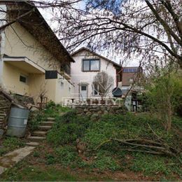 NA PREDAJ RODINNÝ DOM - SKLAKA NAD VÁHOM, VHODNÉ NA PODNIKANIE I BÝVANIE, POZEMOK 1072 m2, SUPER INVESTÍCIA,