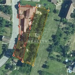 NA PREDAJ RODINNÝ DOM - SKLAKA NAD VÁHOM, VHODNÉ NA PODNIKANIE I BÝVANIE, POZEMOK 1072 m2, SUPER INVESTÍCIA,