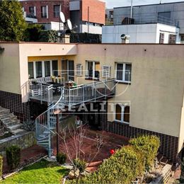 REZERVOVANÉ - RODINNÝ DOM v lukratívnej lokalite Žilina – Bôrik na pozemku o výmere 571 m2.