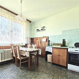 Na predaj 3 izbový byt v pôvodnom, zachovalom stave 70 m2 Hlohovec