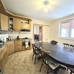 TUreality ponúka na predaj 4-izbový rodinný dom v obci Veľké Ripňany 860 m2