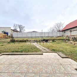 TUreality ponúka na predaj 4-izbový rodinný dom v obci Veľké Ripňany 860 m2