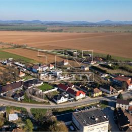 TUreality ponúka na predaj 4-izbový rodinný dom v obci Veľké Ripňany 860 m2