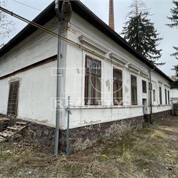 Priemyselný areál s administratívnou budovou, 1600m2, Valaská-Piesok