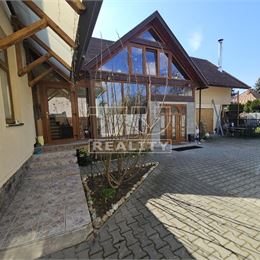 PRIEVIDZA / Apartmán - 3+1/ 85 m2/ TERASA 10m2, v Rodinnom Dome,