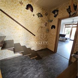 PRIEVIDZA / Apartmán - 3+1/ 85 m2/ TERASA 10m2, v Rodinnom Dome,