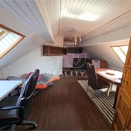 PRIEVIDZA / Apartmán - 3+1/ 85 m2/ TERASA 10m2, v Rodinnom Dome,