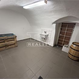 Prenájom obchodných priestorov. Námestie svätého Egídia, Poprad