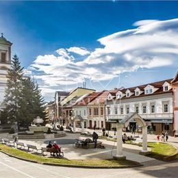 Prenájom obchodných priestorov. Námestie svätého Egídia, Poprad