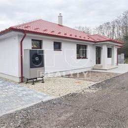 EXKLUZÍVNE - SKOLAUDOVANÁ, 4.izb.moderná a priestranná NOVOSTAVBA,15 km od Malaciek,s tepel.čerpadlom,pozemok