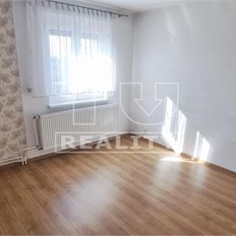 Veľmi príjemný,komplet zrekonštruovaný 5.izb.rod.dom s parkovaním,širšie centrum Malacky.