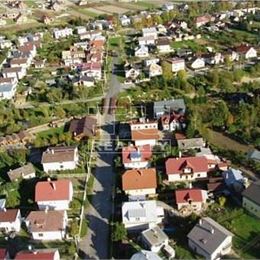 Na predaj slnečný stavebný pozemok vo Veľkej Lomnici