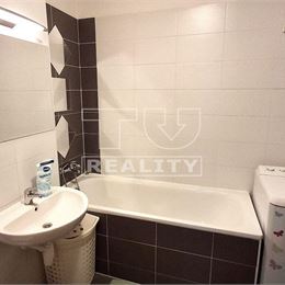 2 izbový svetlý byt 55m2 s priestranným balkónom v staršej tehlovej novostavbe – Bratislava, Podunajské