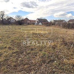 Výnimočný stavebný pozemok s výmerou 1270 m2 v tichej zástavbe rodinných domov v obci Rovinka pri Bratislave