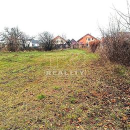 Výnimočný stavebný pozemok s výmerou 1270 m2 v tichej zástavbe rodinných domov v obci Rovinka pri Bratislave