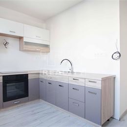 Nanovo prerobený 2-izbový byt blízko stanice, Nové Zámky – 57,63m2