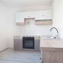 Nanovo prerobený 2-izbový byt blízko stanice, Nové Zámky – 57,63m2