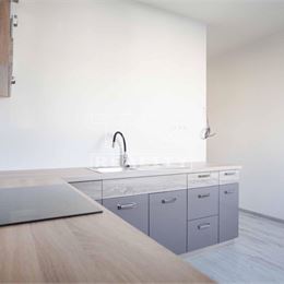 Nanovo prerobený 2-izbový byt blízko stanice, Nové Zámky – 57,63m2