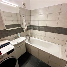 Garsónka v Petržalke- 32 m² - voľná ihneď !