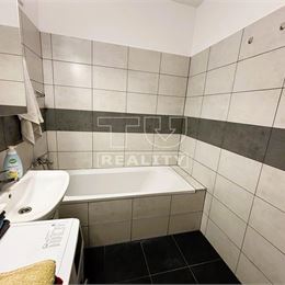 Garsónka v Petržalke- 32 m² - voľná ihneď !