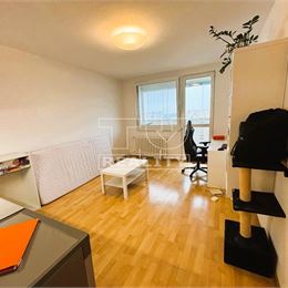 Garsónka v Petržalke- 32 m² - voľná ihneď !