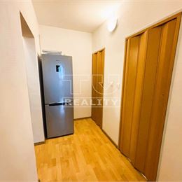 Garsónka v Petržalke- 32 m² - voľná ihneď !