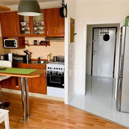 Garsónka v Petržalke s loggiou - 30 m², výborná občianska vybavenosť.