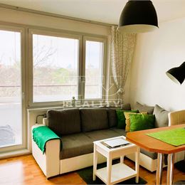 Garsónka v Petržalke s loggiou - 30 m², výborná občianska vybavenosť.