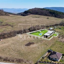 Znížená cena - Veľký slnečný pozemok - 1279 m2 - v krásnom prostredí obce Lubina - Hrnčiarové