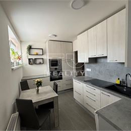 (REZERVOVANÉ)NÁDHERNÝ KOMPLET ZARIADENÝ ZREKONŠTRUOVANÝ 1 IZBOVÝ V CENTRE S PARKOVANÍM V CENE, 34m²
