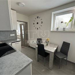 (REZERVOVANÉ)NÁDHERNÝ KOMPLET ZARIADENÝ ZREKONŠTRUOVANÝ 1 IZBOVÝ V CENTRE S PARKOVANÍM V CENE, 34m²