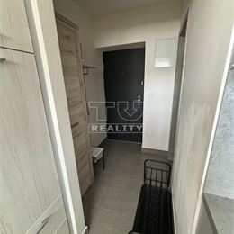 (REZERVOVANÉ)NÁDHERNÝ KOMPLET ZARIADENÝ ZREKONŠTRUOVANÝ 1 IZBOVÝ V CENTRE S PARKOVANÍM V CENE, 34m²