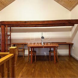 TUreality pripravuje na predaj jedinečný zrekonštruovaný dom s obrovským pozemkom a saunou na kopaniciach