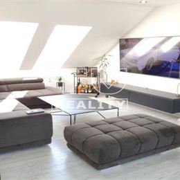 Elegantný podkrovný byt v prestížnej lokalite Starého Mesta - 74 m²