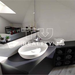Elegantný podkrovný byt v prestížnej lokalite Starého Mesta - 74 m²