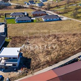 Stavebný pozemok so stavebným povolením Bytča - Hliník nad Váhom (738m2)