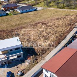 Stavebný pozemok so stavebným povolením Bytča - Hliník nad Váhom (738m2)