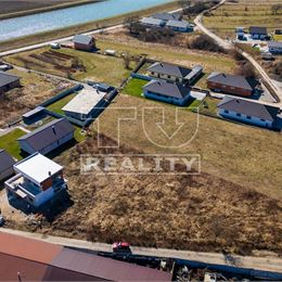 Stavebný pozemok so stavebným povolením Bytča - Hliník nad Váhom (738m2)
