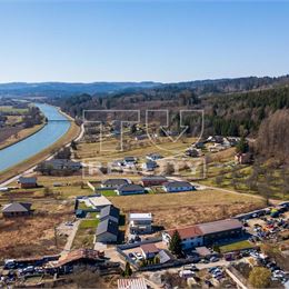 Stavebný pozemok so stavebným povolením Bytča - Hliník nad Váhom (738m2)