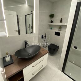 Príjemný 2,5-izbový byt v srdci Starého Mesta Bratislavy - 58 m²